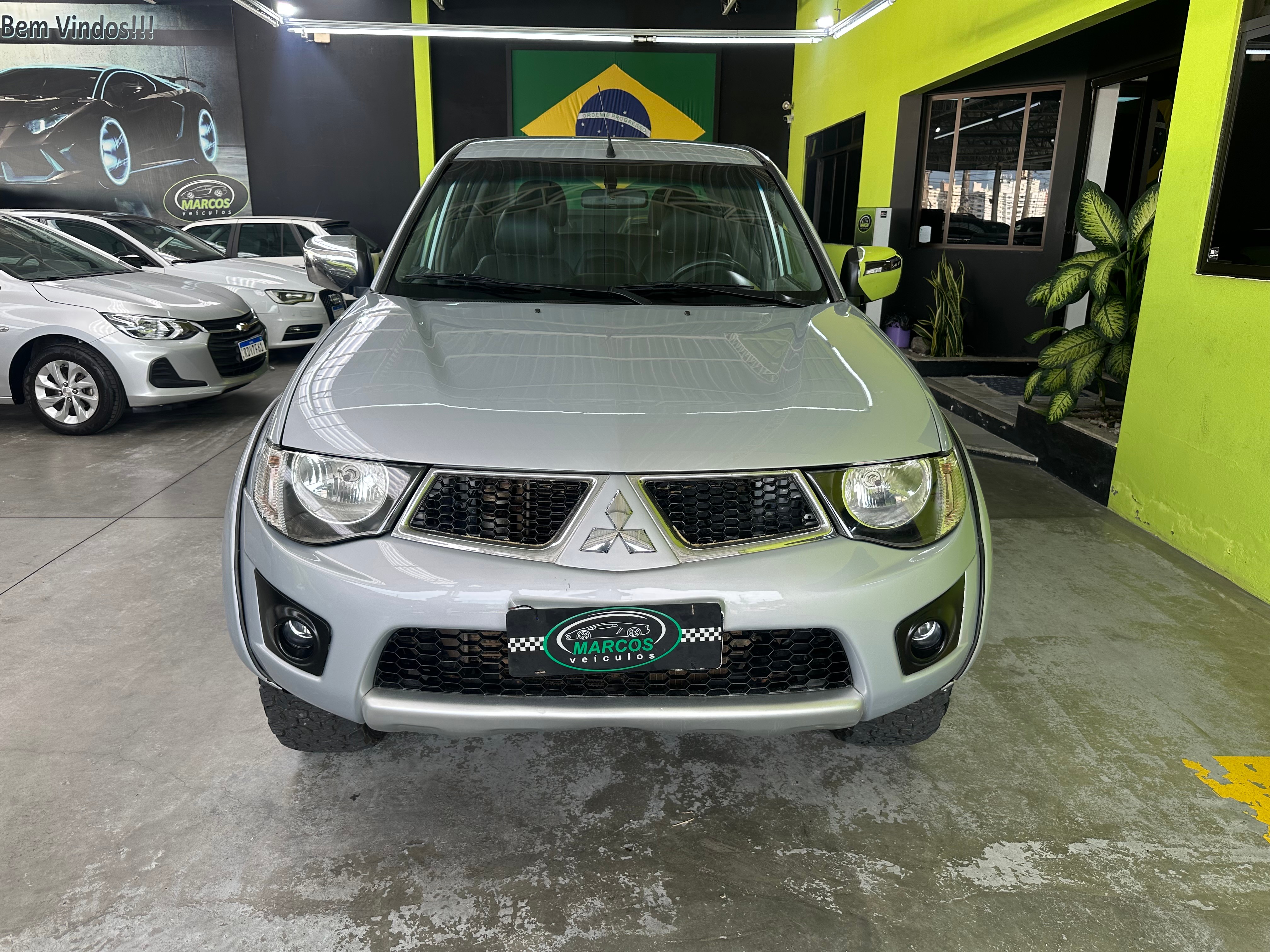 L200 TRITON-2012